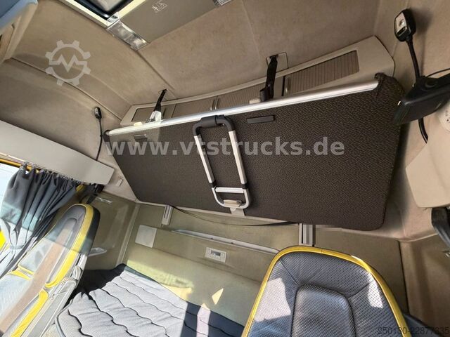 Schwerlast LKW/SZM VOLVO FH 750 8x4 BL  Tridem Retarder/LED/VLA