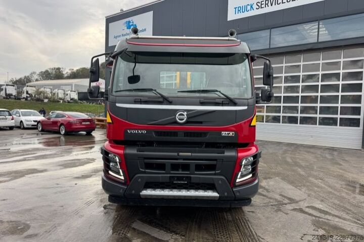 Abrollkipper VOLVO FMX-540 10x4 Moser