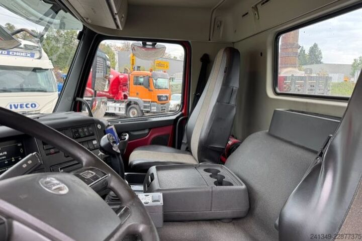 Abrollkipper VOLVO FMX-540 10x4 Moser