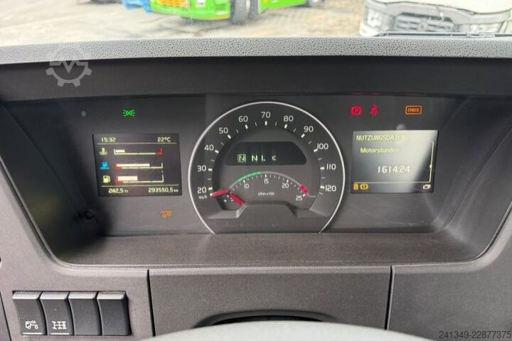 Abrollkipper VOLVO FMX-540 10x4 Moser