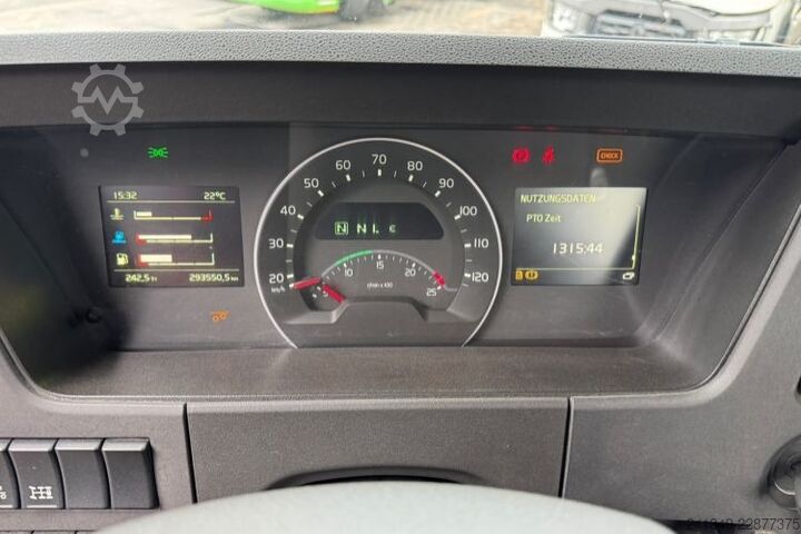 Abrollkipper VOLVO FMX-540 10x4 Moser