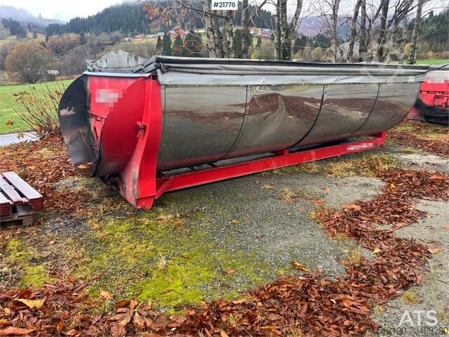 Construction equipment  BFAB asphalt tank w/ manual canopy