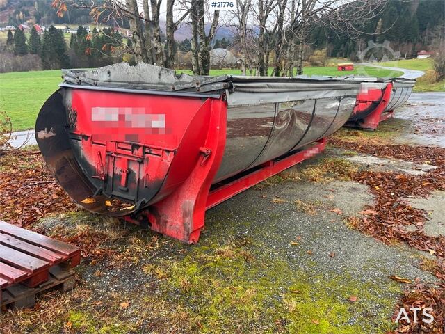 Construction equipment  BFAB asphalt tank w/ manual canopy