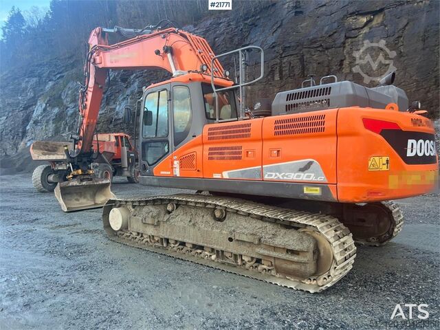 Raupenbagger Doosan Dx300lc-5 Gravemaskin m/ rototilt og pusseskuffe
