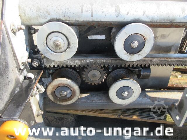 Kehrmaschine Mathieu MC210 Frontbesen mit Aufnahme 3. Besen