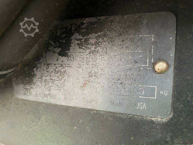 Hofschlepper John-Deere Schlepper 855 Salzstreuer/Besen