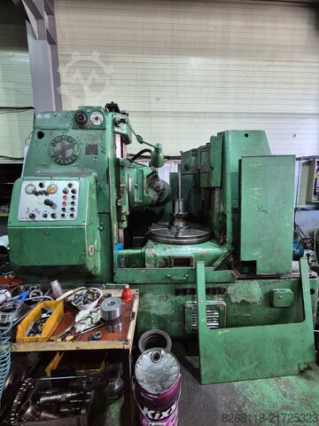 Gear hobbing machine Pfauter P 900
