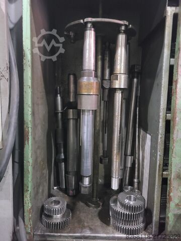 Gear hobbing machine Pfauter P 900
