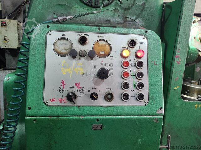 Gear hobbing machine Pfauter P 900