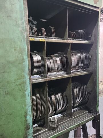 Gear hobbing machine Pfauter P 900