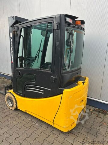 Electric 3-wheel forklift Jungheinrich EFG 220