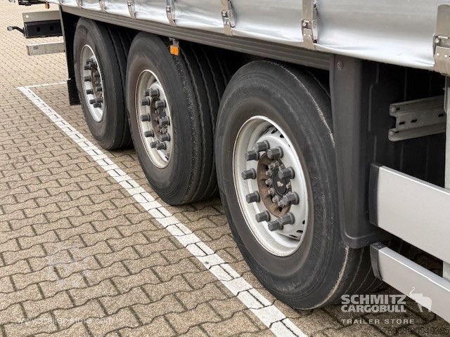 Auflieger mit Pritsche & Plane Schmitz Cargobull Curtainsider Standard Getränke