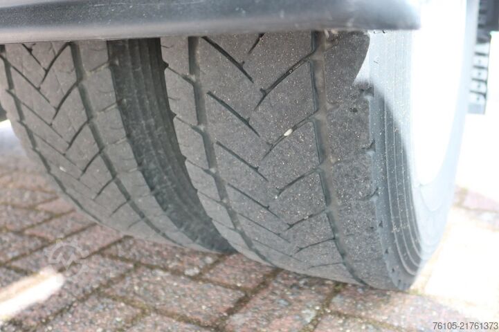 Koffer DAF LF 230 FA Bak+ Dhollandia klep 1500 KG 6 cilind...