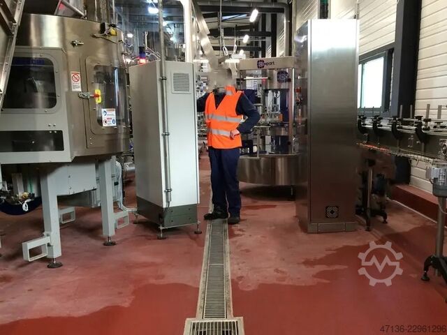 Filling line in PET and glass for still wine up to 6000 bph Eurostar/Conpart 