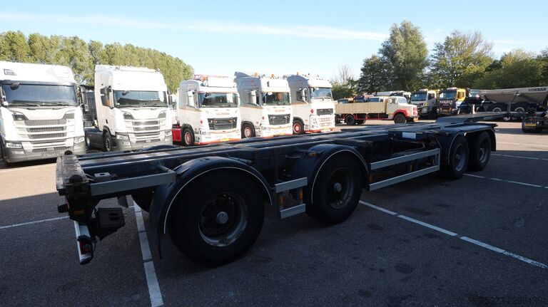 Container transportation D-tec 4 axle breaker container chassis