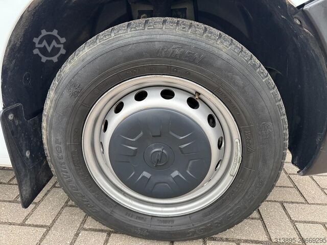 Pritschenwagen mit Kran Opel Movano