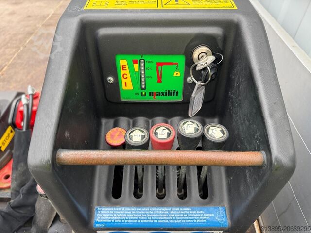 Pritschenwagen mit Kran Opel Movano