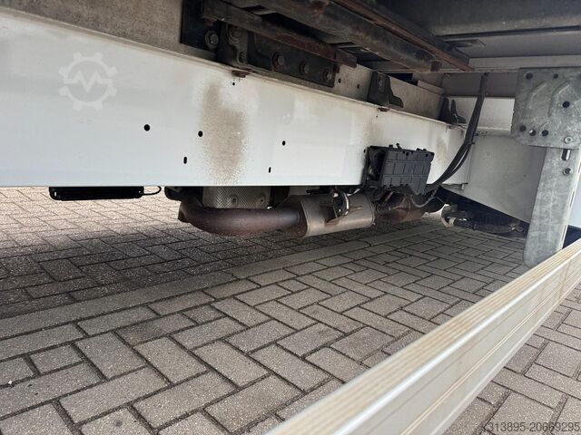 Pritschenwagen mit Kran Opel Movano