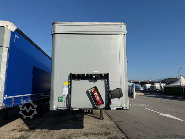 Open semitrailer with tarp Kögel 