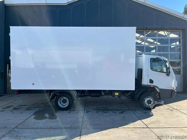 Box body Mercedes-Benz Accelo 915 4x2 Closed Cargo Truck