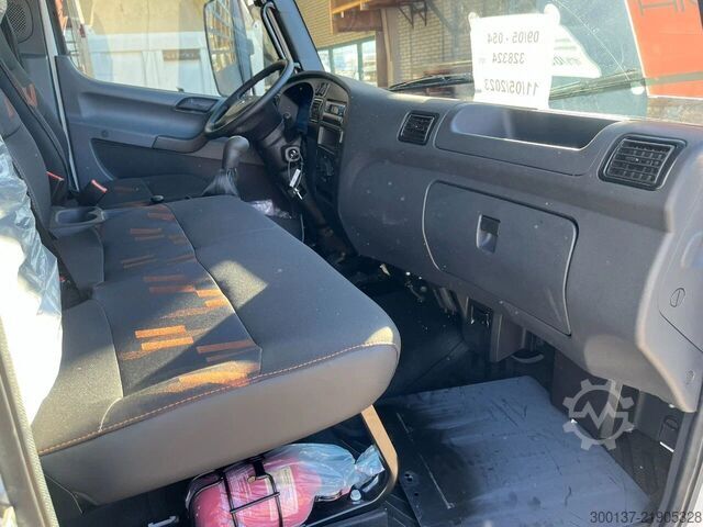 Box body Mercedes-Benz Accelo 915 4x2 Closed Cargo Truck