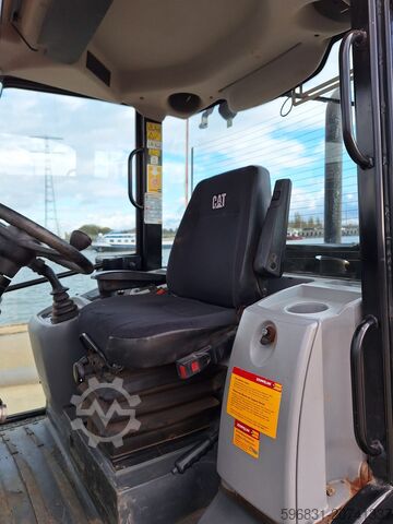 Wheel loader Caterpillar 906M