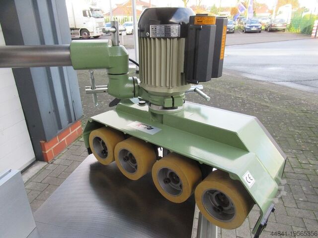 Swivel spindle milling machine  