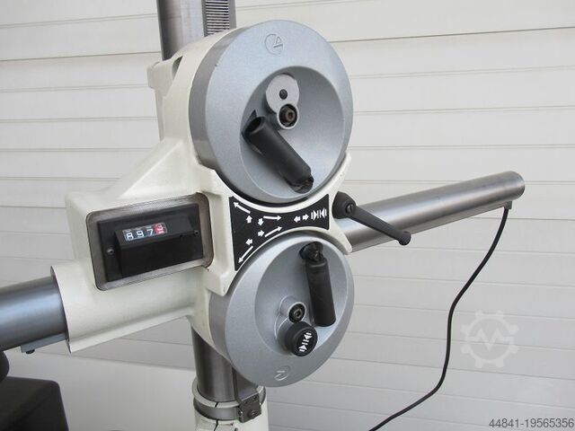 Swivel spindle milling machine  