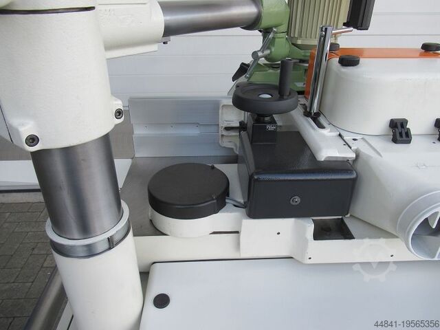 Swivel spindle milling machine  