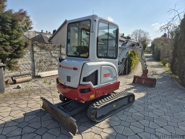 Mini excavator Takeu TB 225