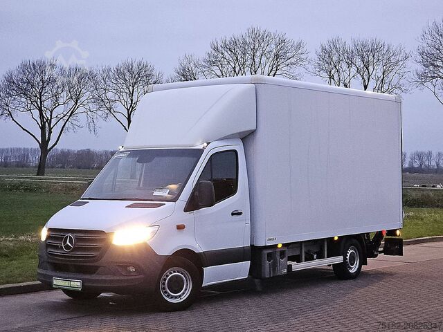 Suitcase MERCEDES-BENZ SPRINTER 319 Bakwagen Laadklep V6