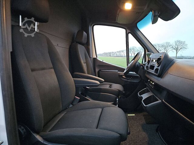 Suitcase MERCEDES-BENZ SPRINTER 319 Bakwagen Laadklep V6