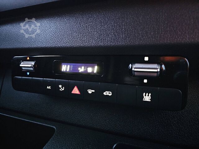 Suitcase MERCEDES-BENZ SPRINTER 319 Bakwagen Laadklep V6