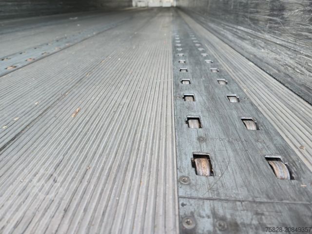 Kühlauflieger SCHMITZ CARGOBULL SCB*S3B / Carrier 1950 / 6247 St./ 7 cm Wand