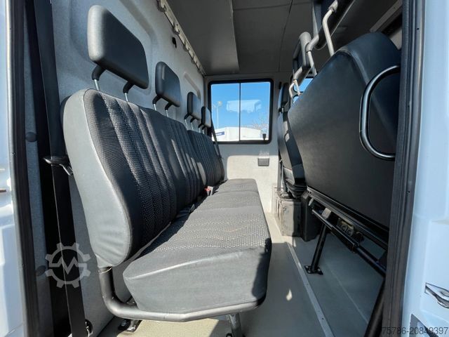 High top van MERCEDES-BENZ Vario 818 D KA/ L2H2/ 7 Sitze/ Diff-Sprerre