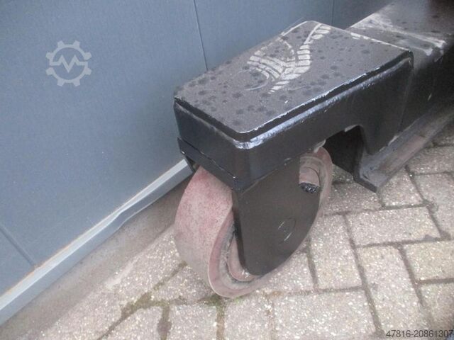 Vierwege-Gabelstapler BT FRE 270