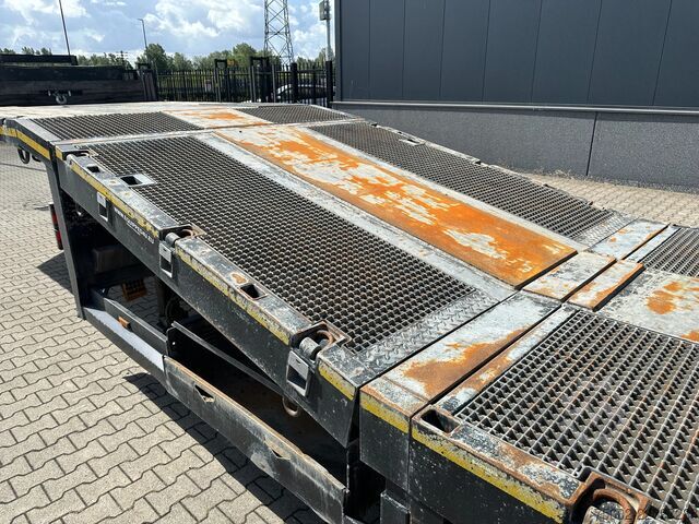 Semi low-loader Broshuis 3ABSD Lowloader 3-axle / GVW: 59.000kg / Neck: ...