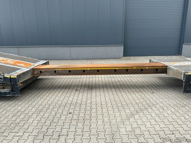 Semi low-loader Broshuis 3ABSD Lowloader 3-axle / GVW: 59.000kg / Neck: ...