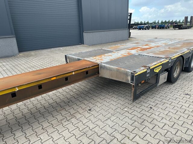 Semi low-loader Broshuis 3ABSD Lowloader 3-axle / GVW: 59.000kg / Neck: ...