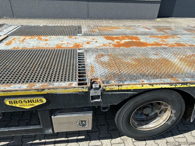 Semi low-loader Broshuis 3ABSD Lowloader 3-axle / GVW: 59.000kg / Neck: ...