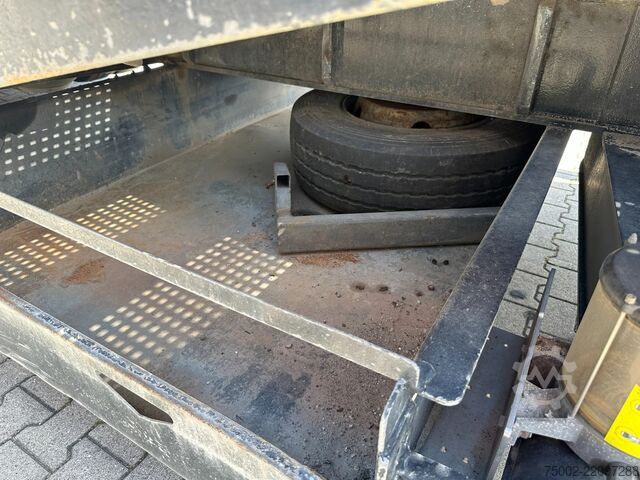 Semi low-loader Broshuis 3ABSD Lowloader 3-axle / GVW: 59.000kg / Neck: ...