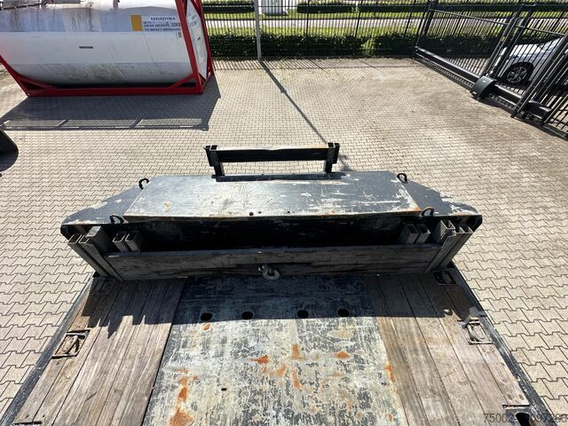 Semi low-loader Broshuis 3ABSD Lowloader 3-axle / GVW: 59.000kg / Neck: ...