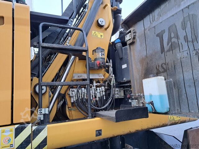 Material handler No. 03 Caterpillar MH 3022