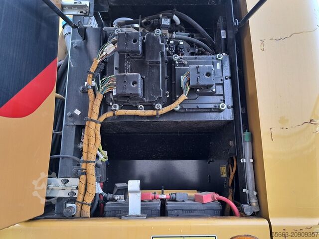 Material handler No. 03 Caterpillar MH 3022