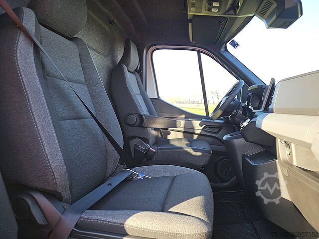 High-roof van RENAULT MASTER L3H2 404Km WLTP Navi