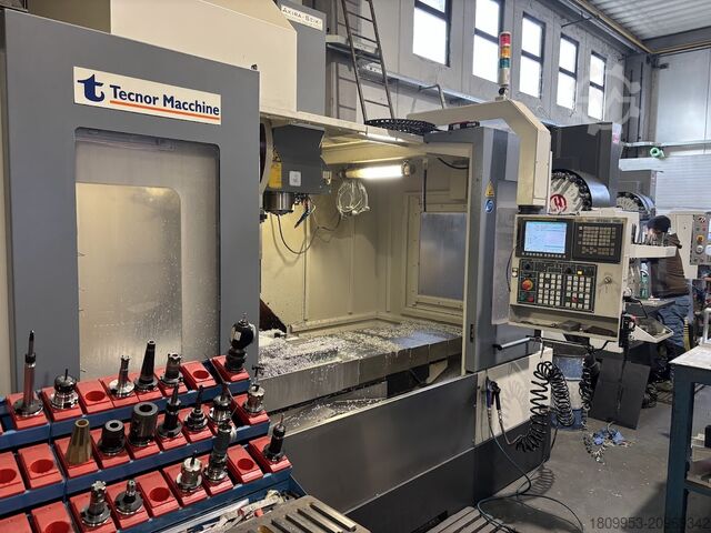 Vertical machining center Akira Seiki V 5.5 XP