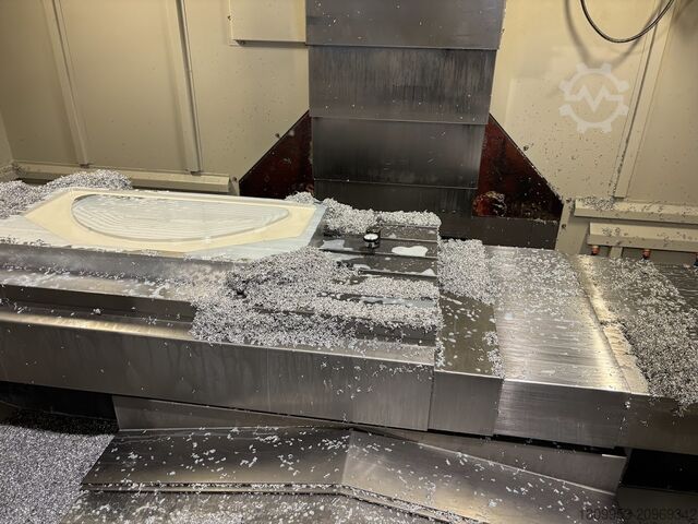 Vertical machining center Akira Seiki V 5.5 XP