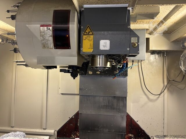 Vertical machining center Akira Seiki V 5.5 XP
