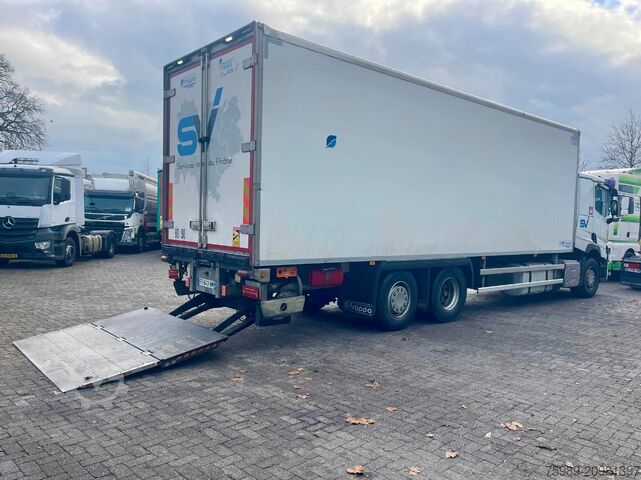 Refrigerated/frozen transport Renault T380 VF611M165MD003883,    6x2,  388567 km, 8.9...
