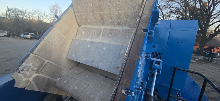 Mobile impact crusher on tracks Terex Pegson Trakpactor 428